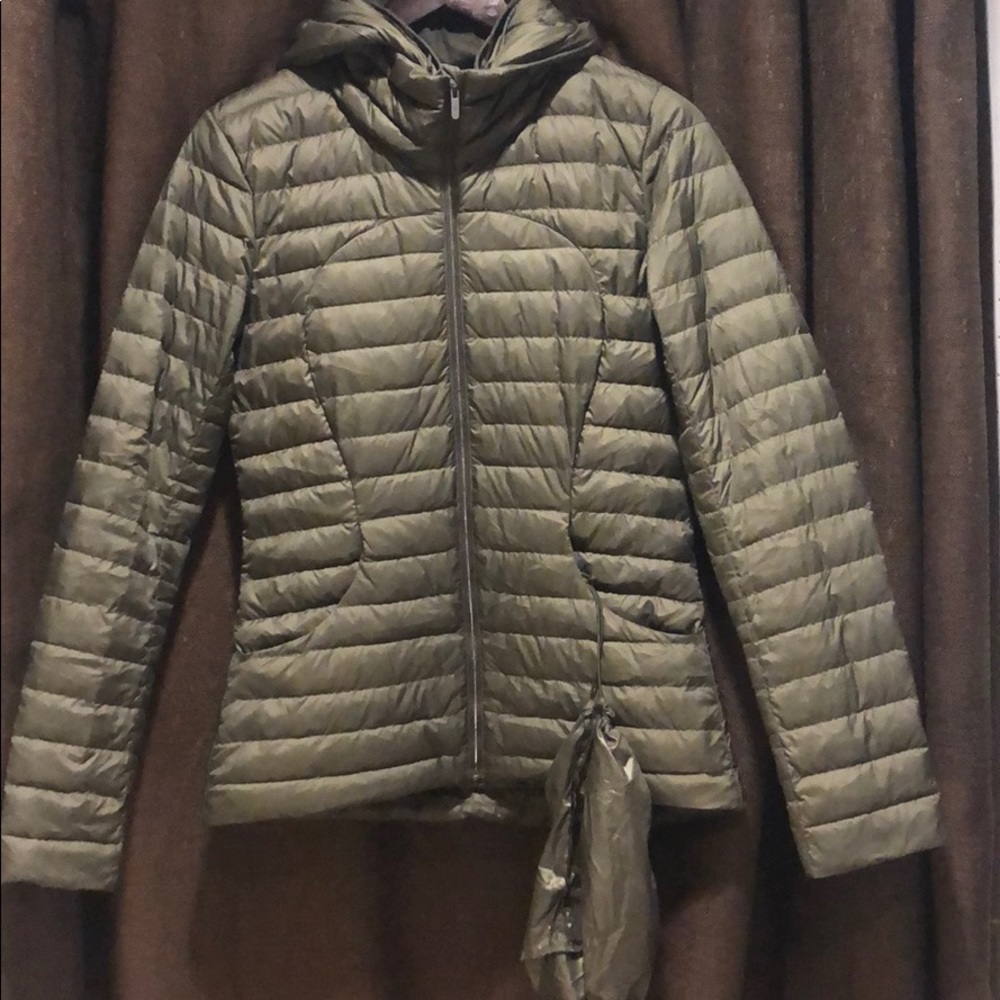 Lululemon lightweight puffers coat